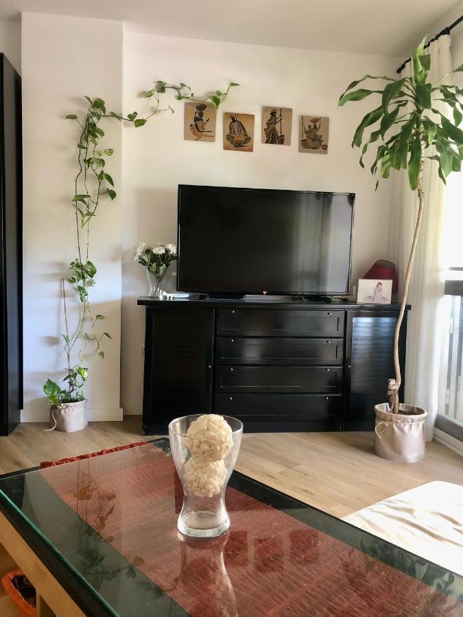 Habitacion Con Smart Tv En Piso Compartido Con Bano Privado O Compartido Malaga Sol Exterior photo